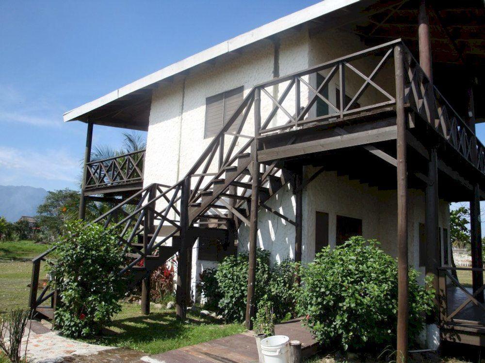 Old Bucanners Hotel La Ceiba Exterior foto