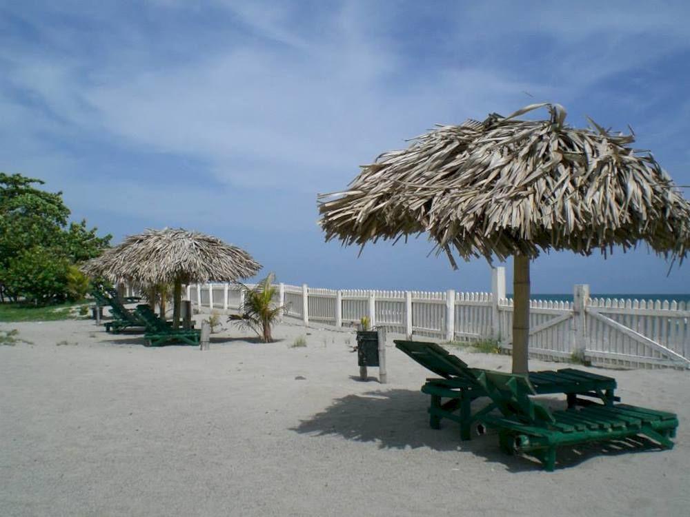 Old Bucanners Hotel La Ceiba Exterior foto