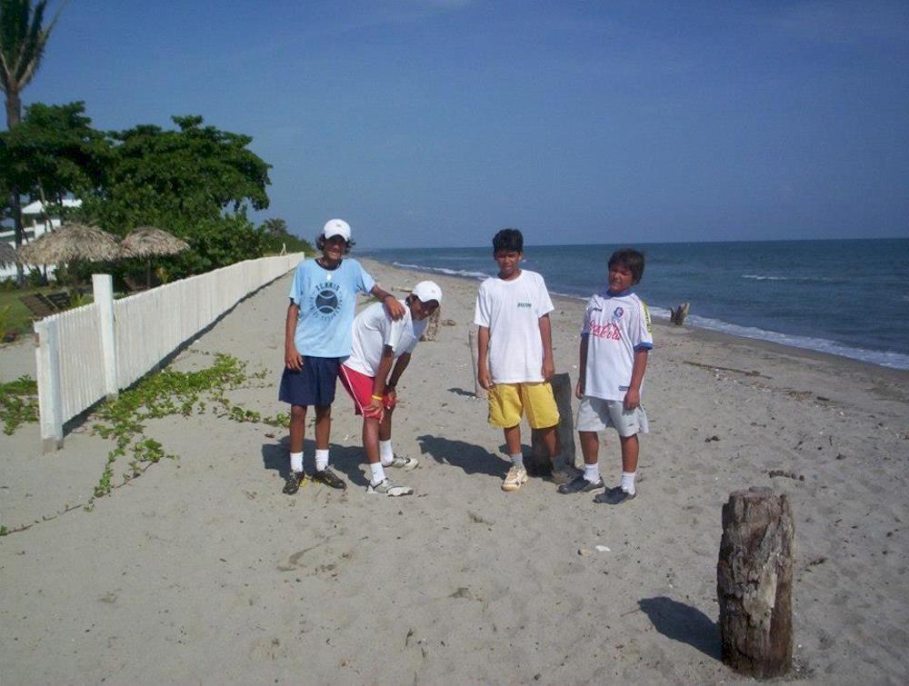 Old Bucanners Hotel La Ceiba Exterior foto