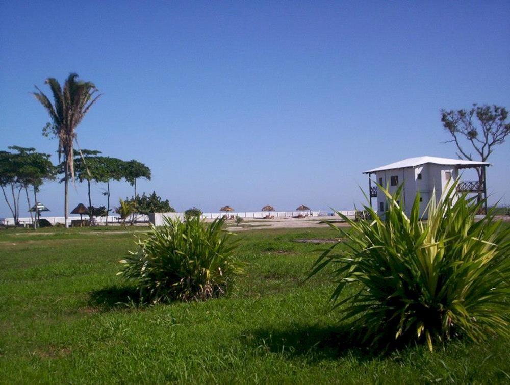 Old Bucanners Hotel La Ceiba Exterior foto