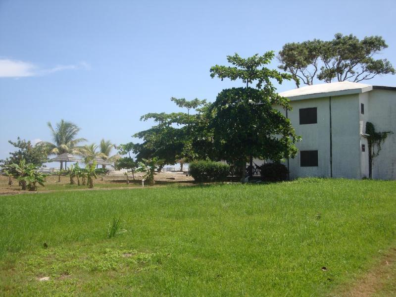 Old Bucanners Hotel La Ceiba Exterior foto